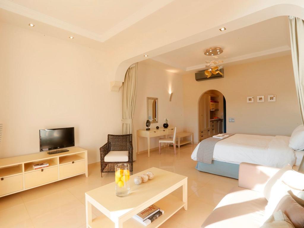 Pictures Suites Agios Stefanos Avliotes  Room photo